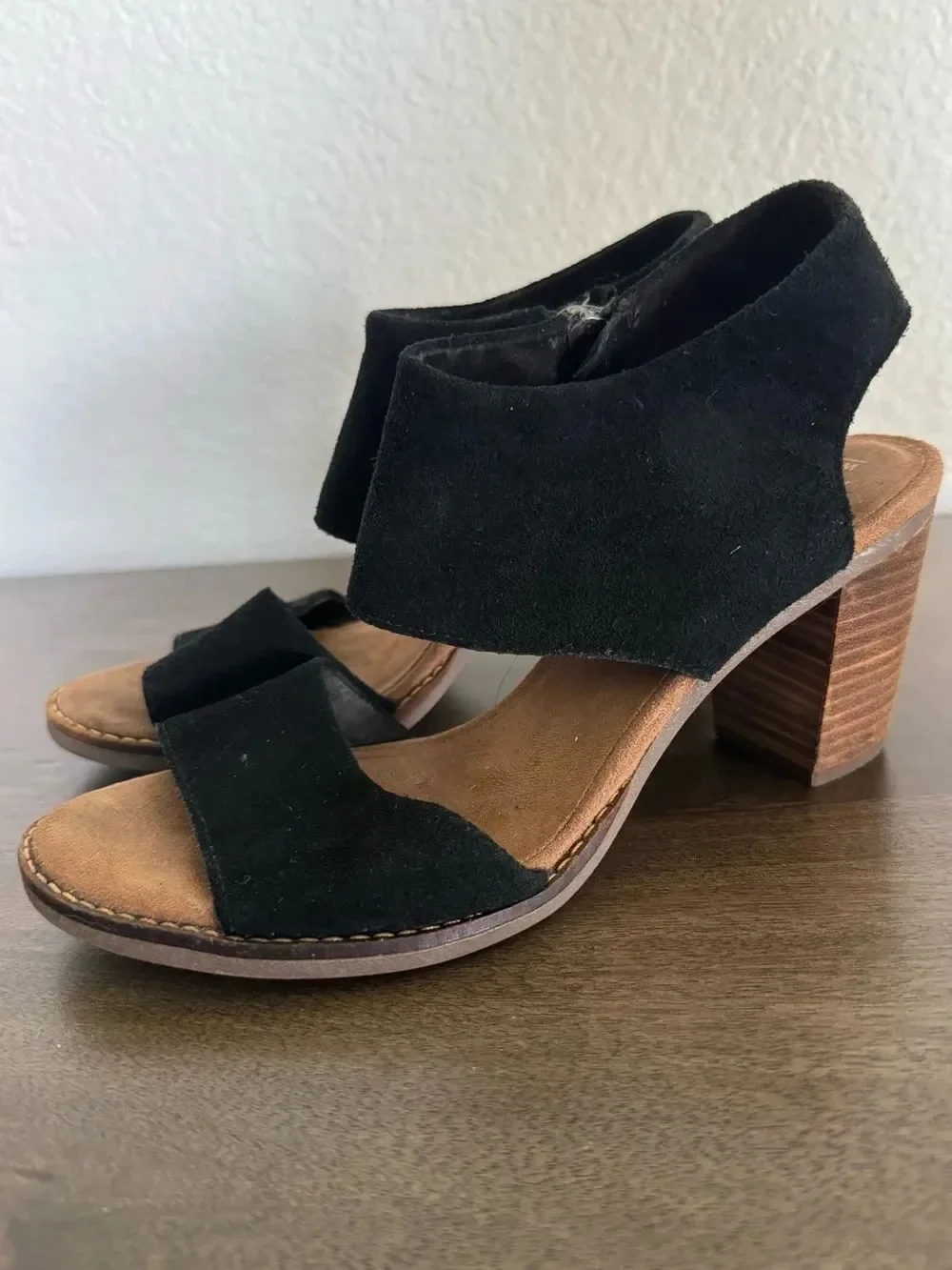 TOMS Black Suede Leather Block Heels Sandals 7.5
